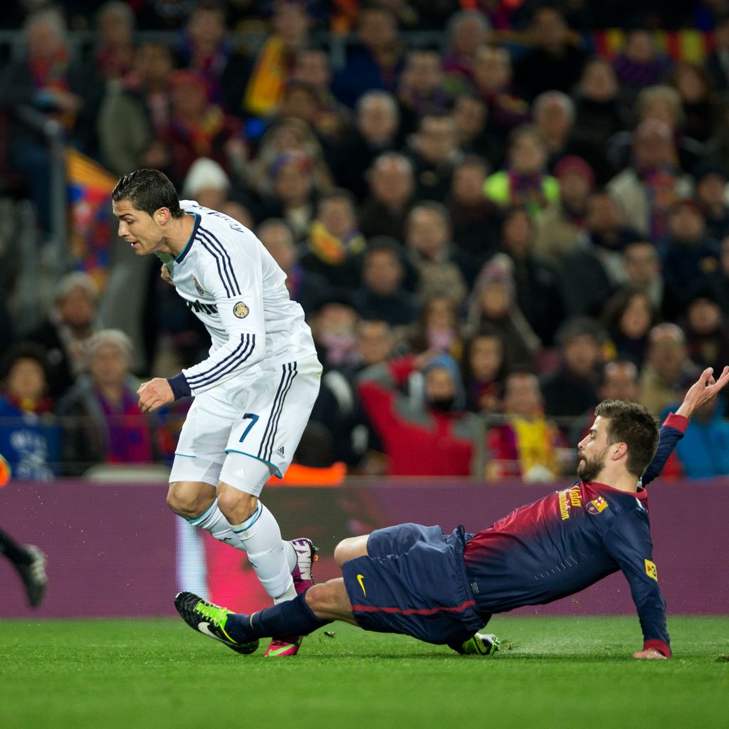 Gerard Piqué foult Cristiano Ronaldo