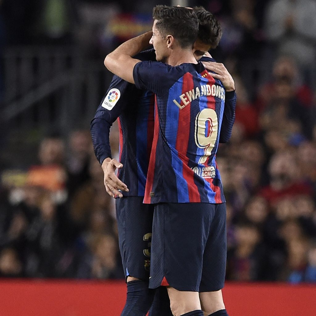 Gerard Piqué und Robert Lewandowski, 2022
