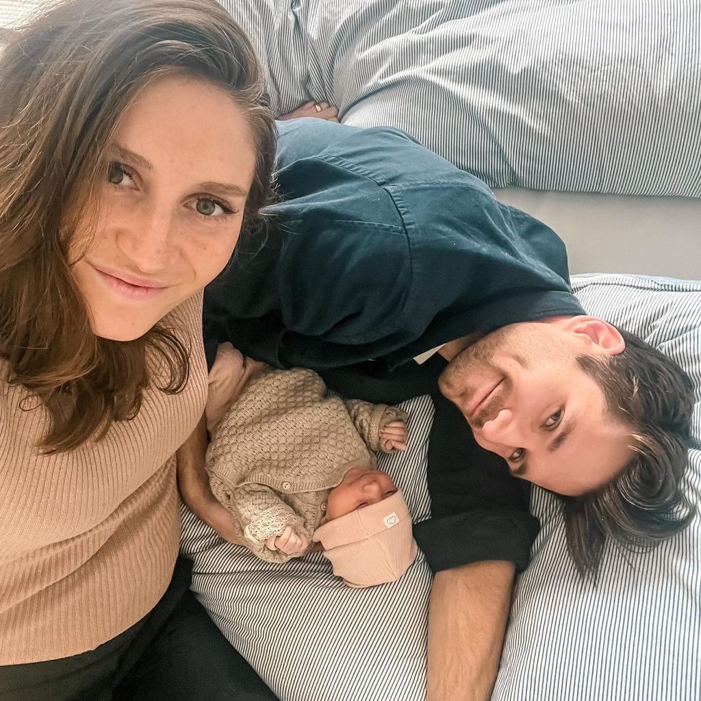 Gesa Krause mit ihrer Tochter und ihrem Partner