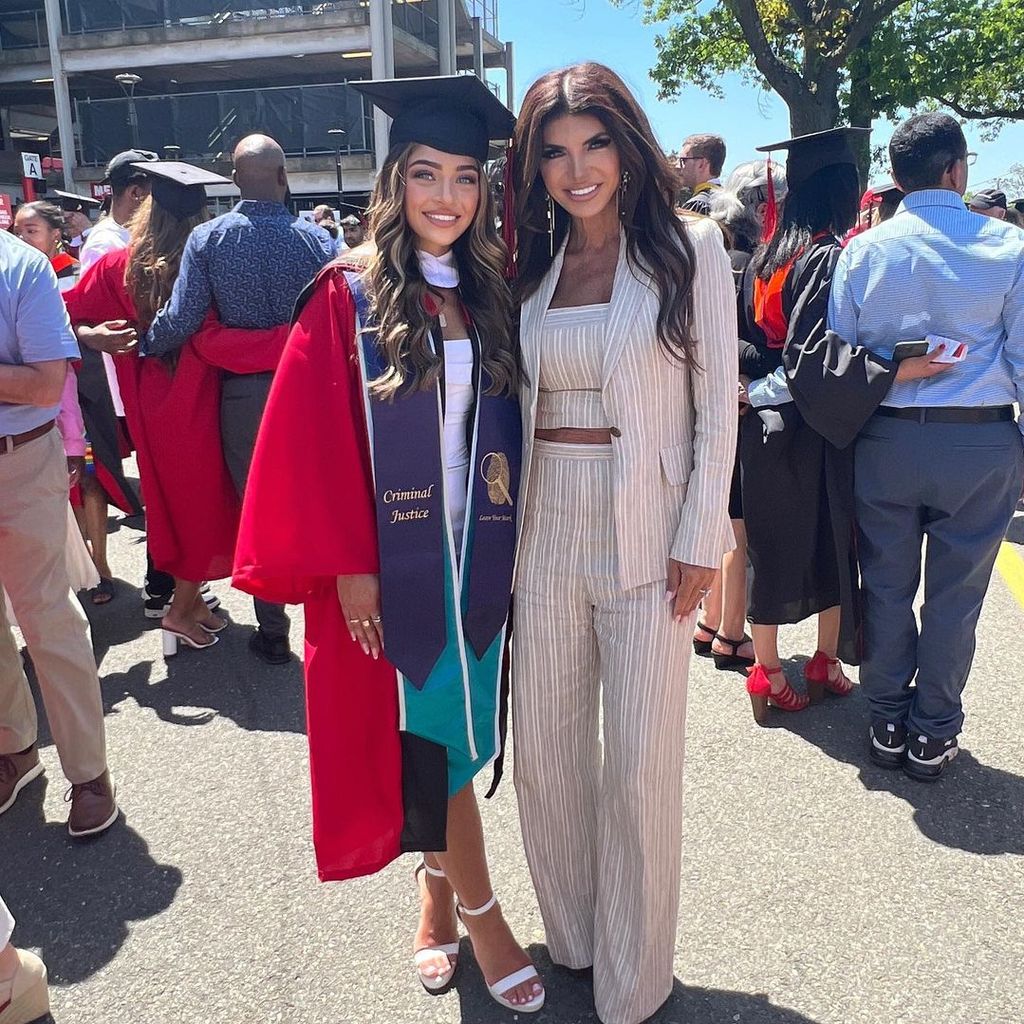 Gia und ihre Mutter Teresa Giudice nach ihrem Collage-Abschluss
