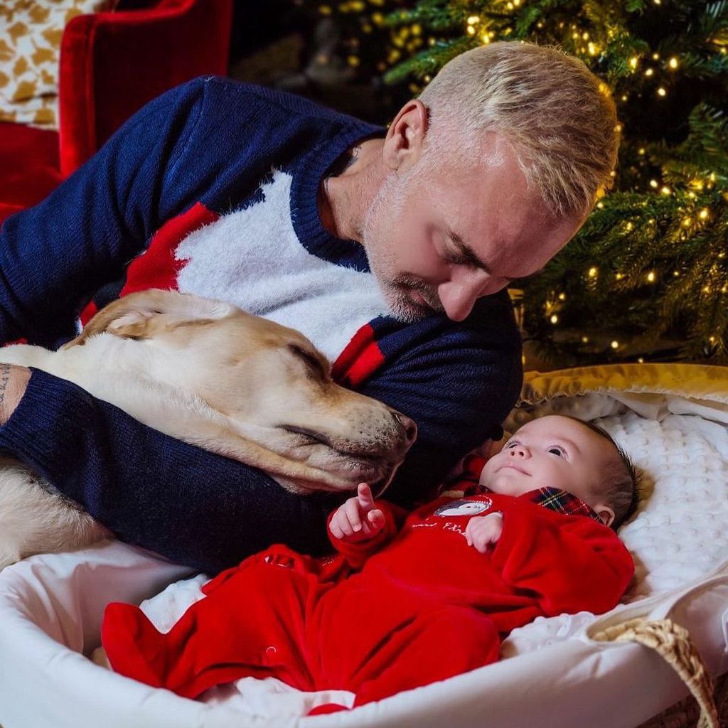 Gianluca Vacchi mit seinem Hund und seiner Tochter