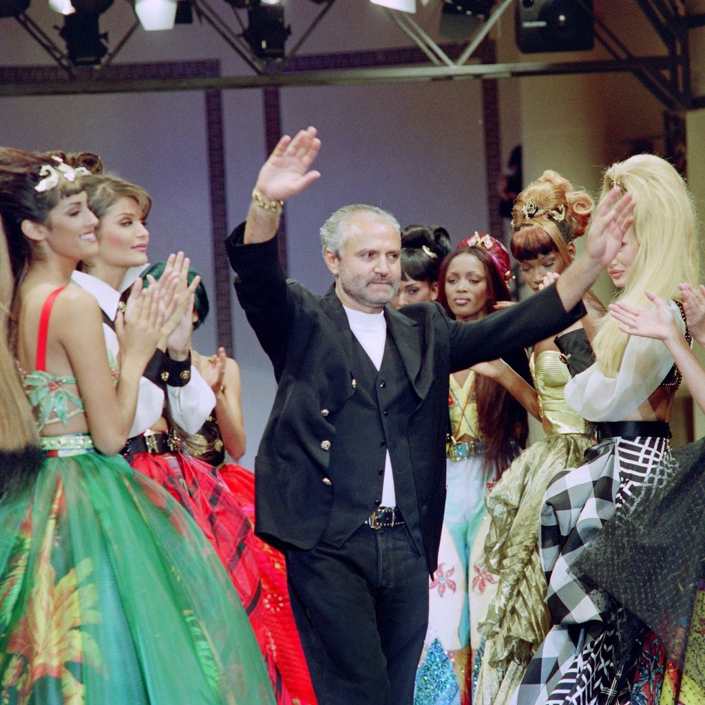 Gianni Versace bei seiner Fashion Show in Paris, 1992