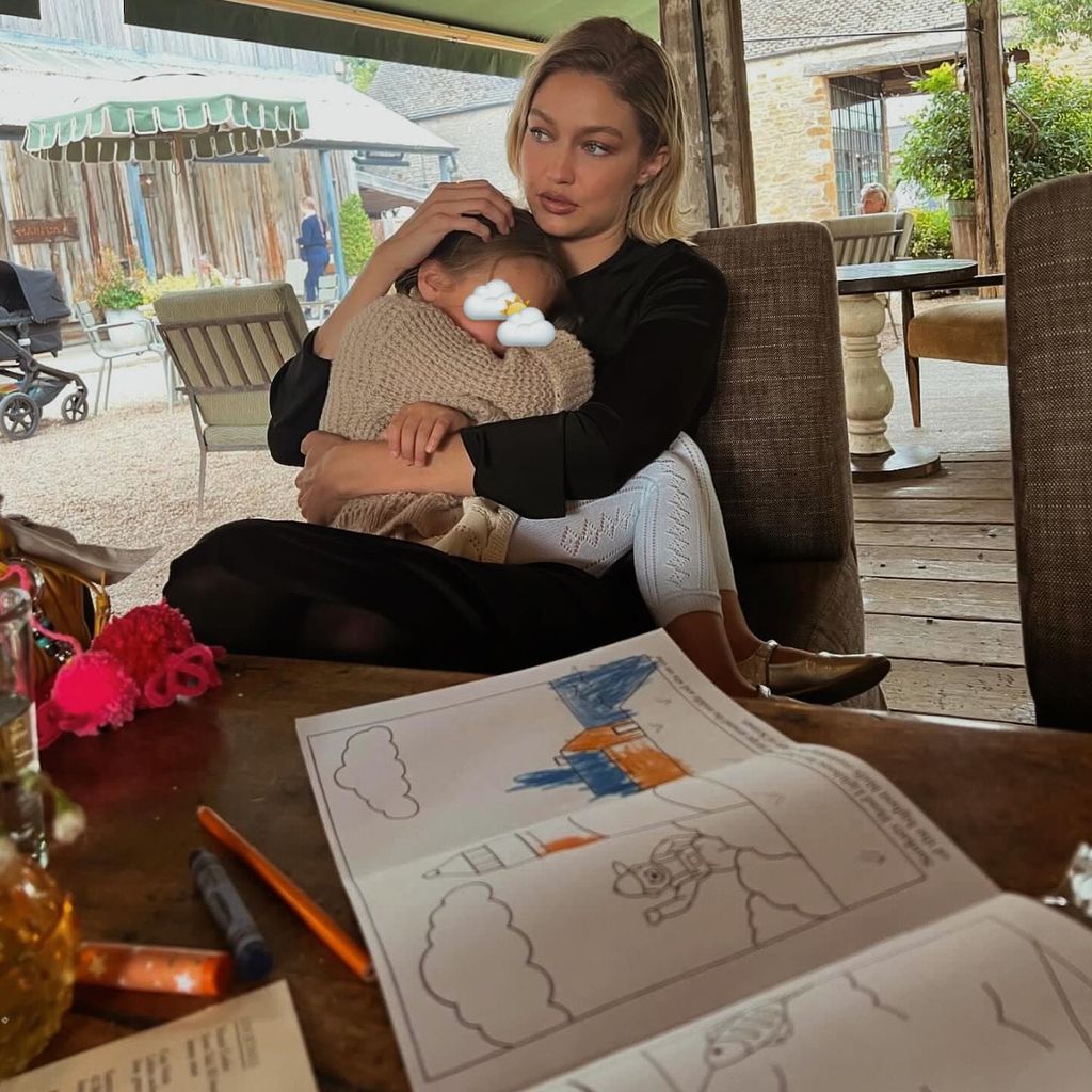 Gigi Hadid mit ihrer Tochter Khai