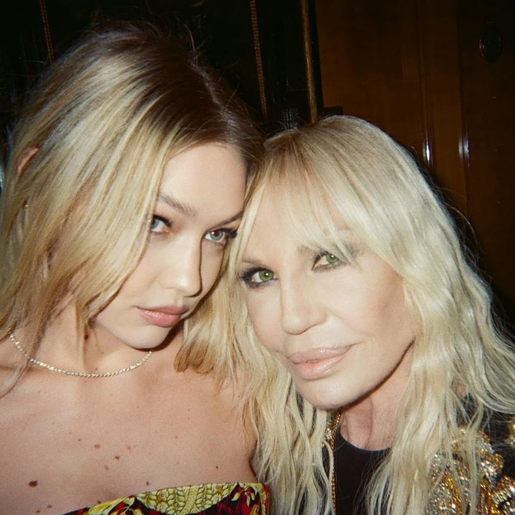 Model Gigi Hadid und Designerin Donatella Versace