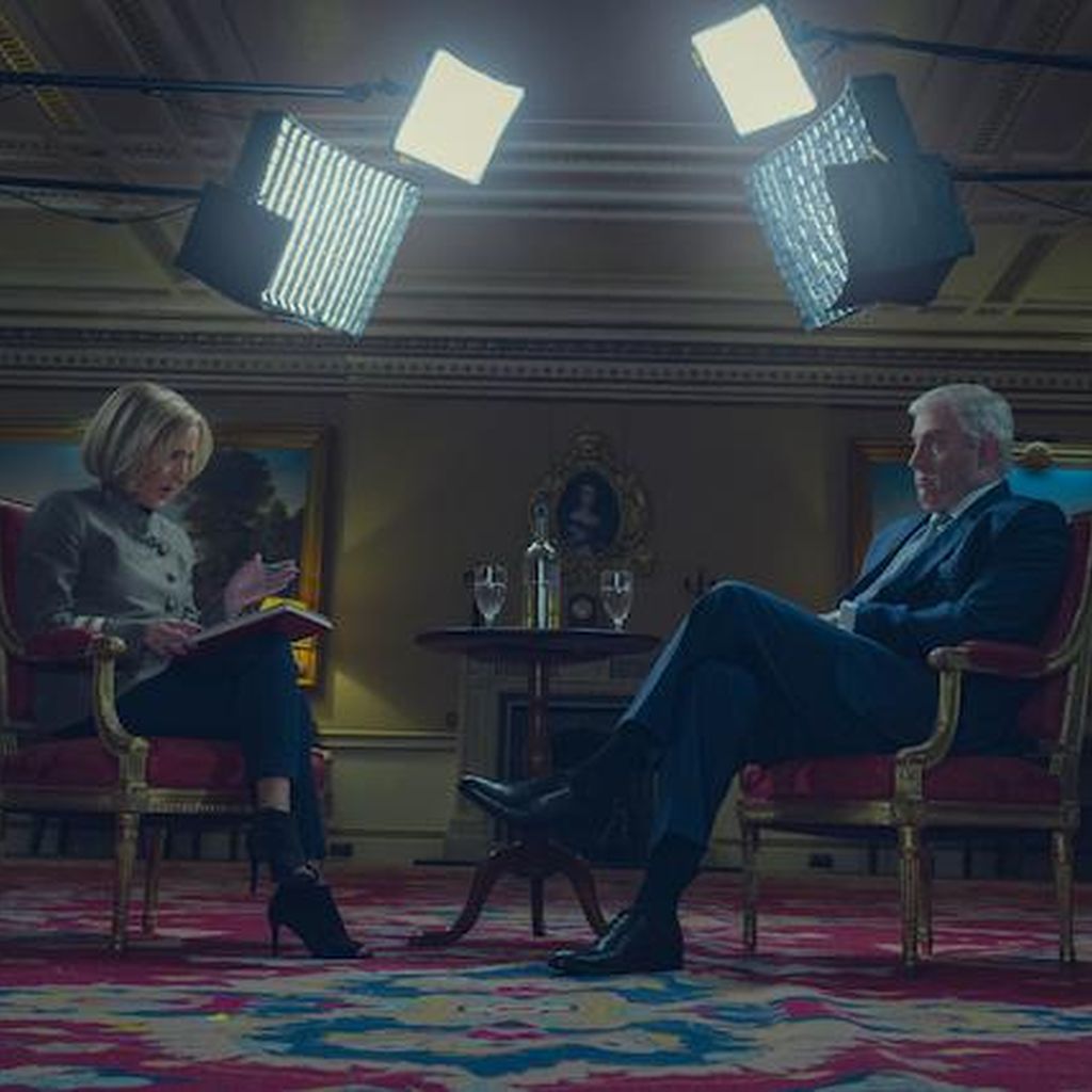 Gillian Anderson und Rufus Sewell in "Scoop"