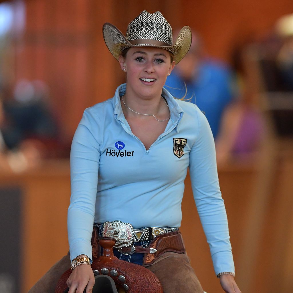 Gina Schumacher, Western- und Springreiterin