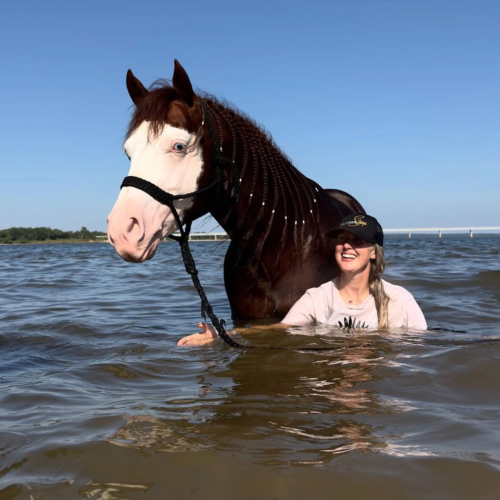 Gina Schumacher mit ihrem Pferd Epic