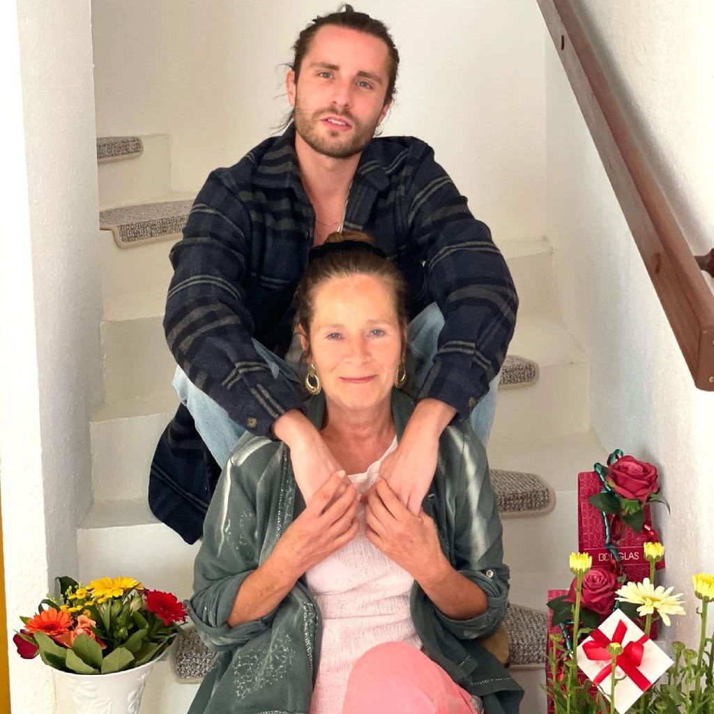 Gino und seine Mutter im Juni 2021