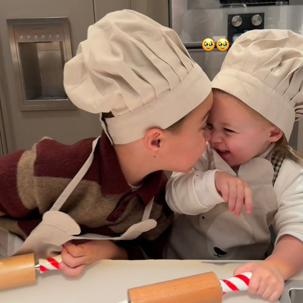 Gioia und Rome Götze beim Plätzchen backen, November 2025