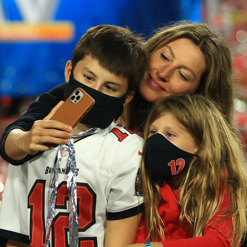Gisele Bündchen mit ihren Kindern Ben und Vivian beim Super Bowl 2021