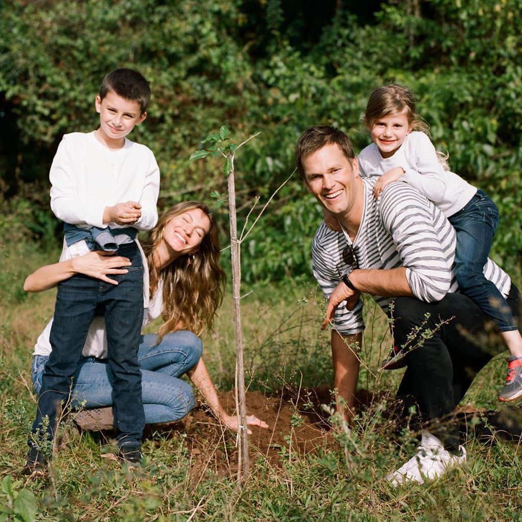 Gisele Bündchen mit ihrem Mann Tom Brady und ihren Kids