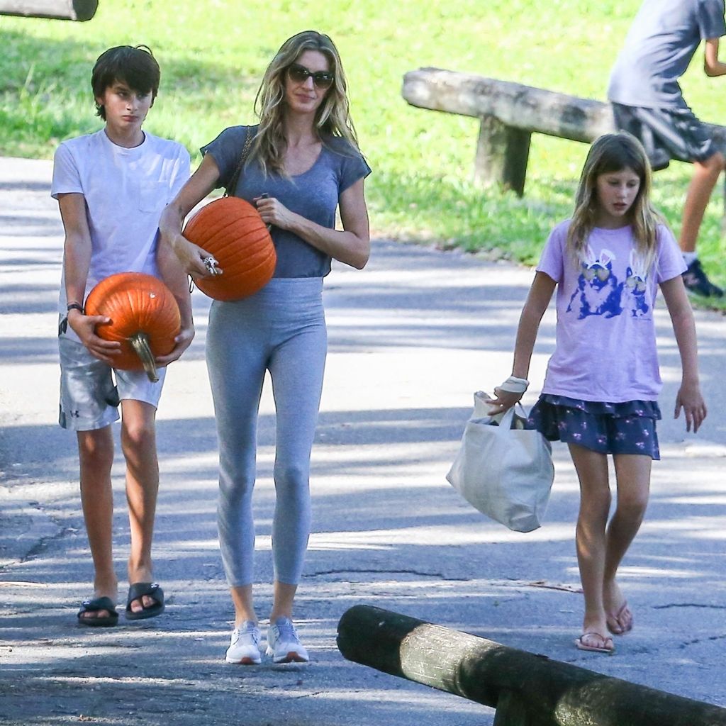 Gisele Bündchen mit ihren Kids im Oktober 2022 in Miami