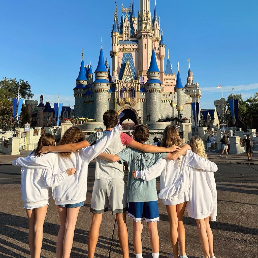 Gisele Bündchens Kinder Benjamin und Vivian mit Freunden