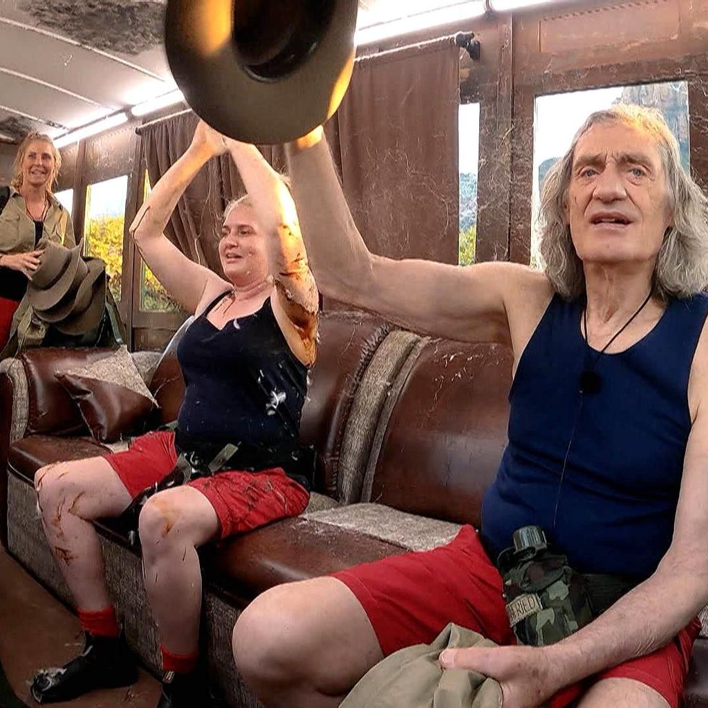 Giulia Siegel, Sarah Knappik und Winfried Glatzeder auf dem Weg ins Dschungelcamp