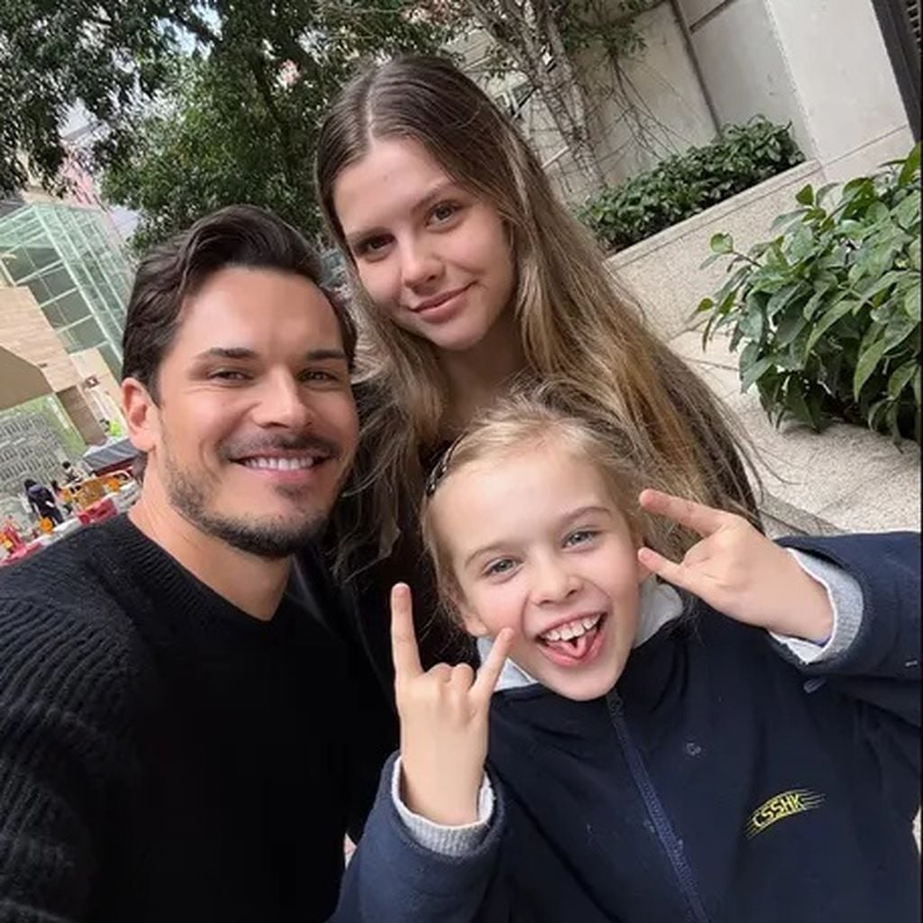 Gleb Savchenko mit seinen Töchtern Olivia und Zlata