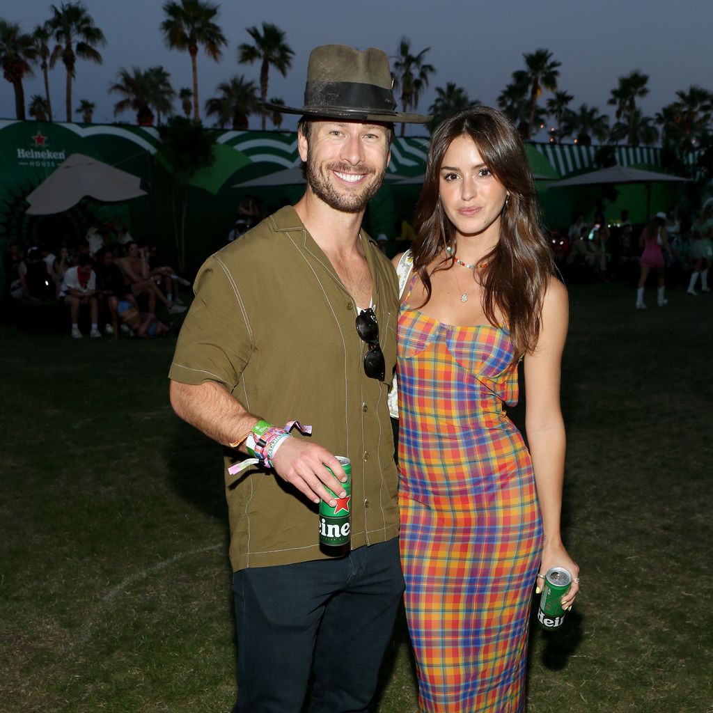 Glen Powell und Gigi Paris im April 2022
