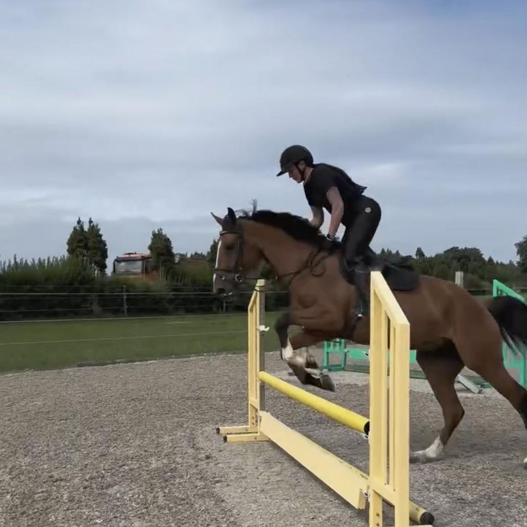 Gloria Glumac beim Training mit ihrem Pferd