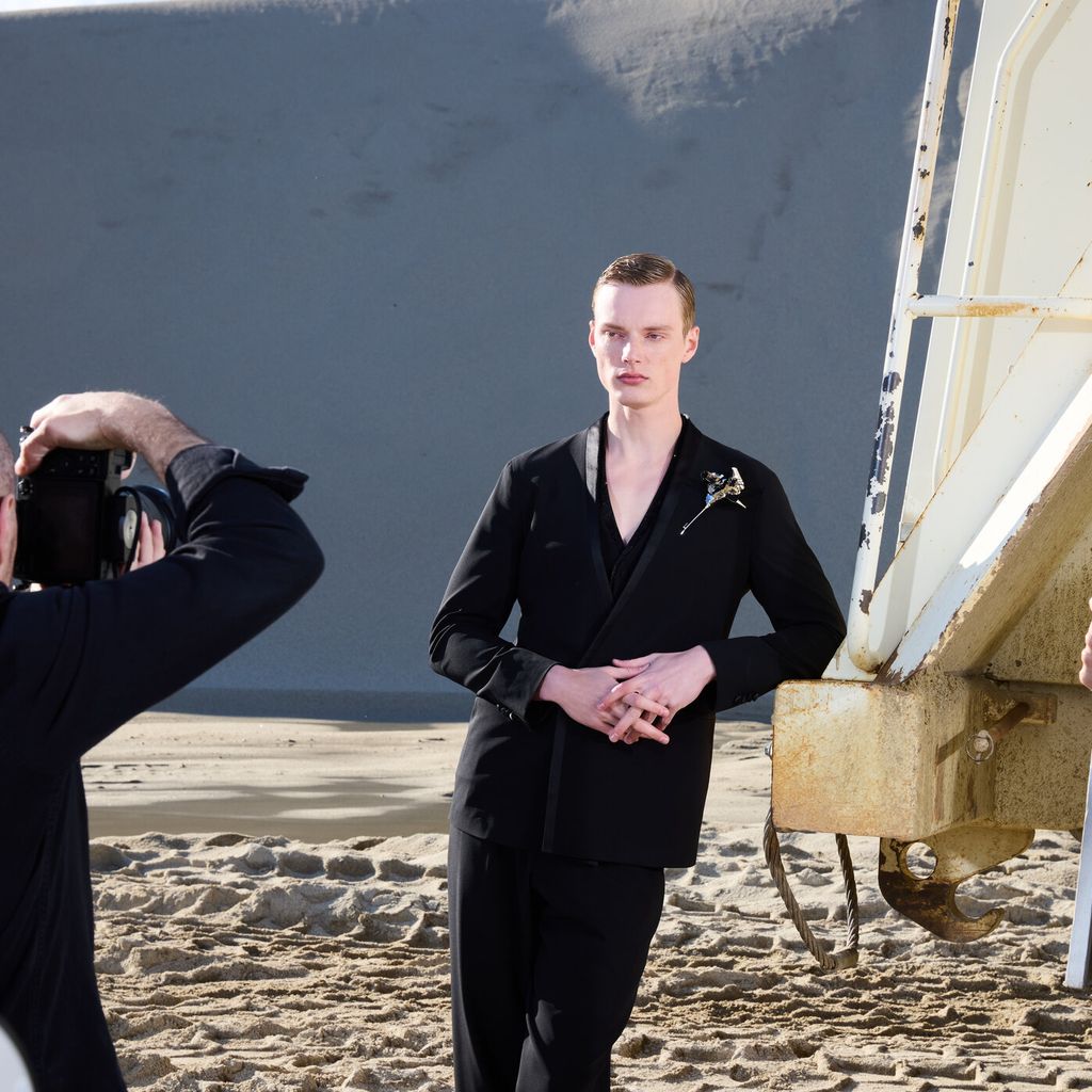 GNTM-Kandidat Louis beim Shooting für Harper's Bazaar