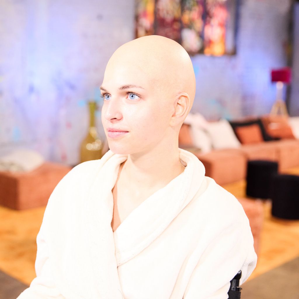 GNTM-Kandidatin Anna backstage vor dem Entscheidungswalk