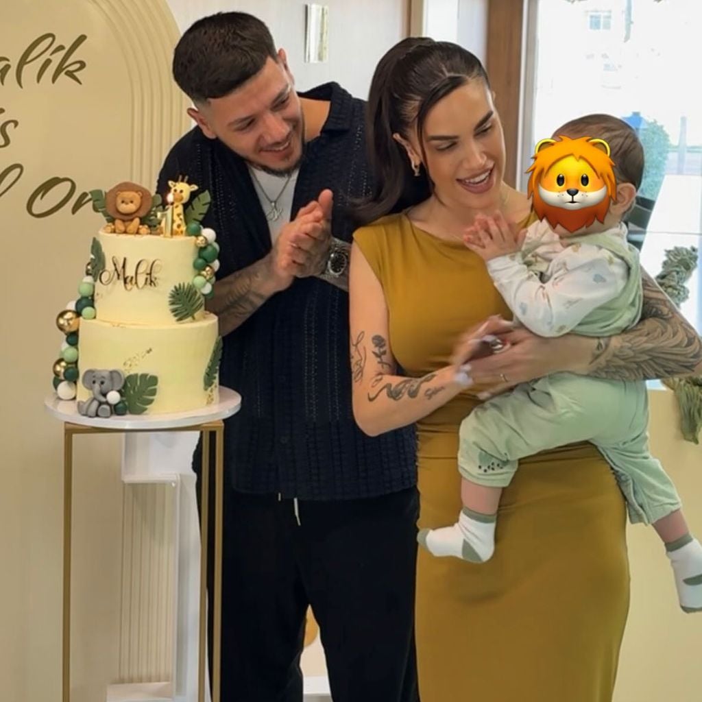 Göktug Göker und Rebecca Ries mit ihrem Sohn Malik, April 2026