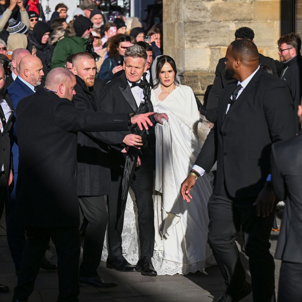 Gordon Ramsay und seine Tochter Holly Ramsay bei ihrer Hochzeit im Dezember 2025 in Bath, England