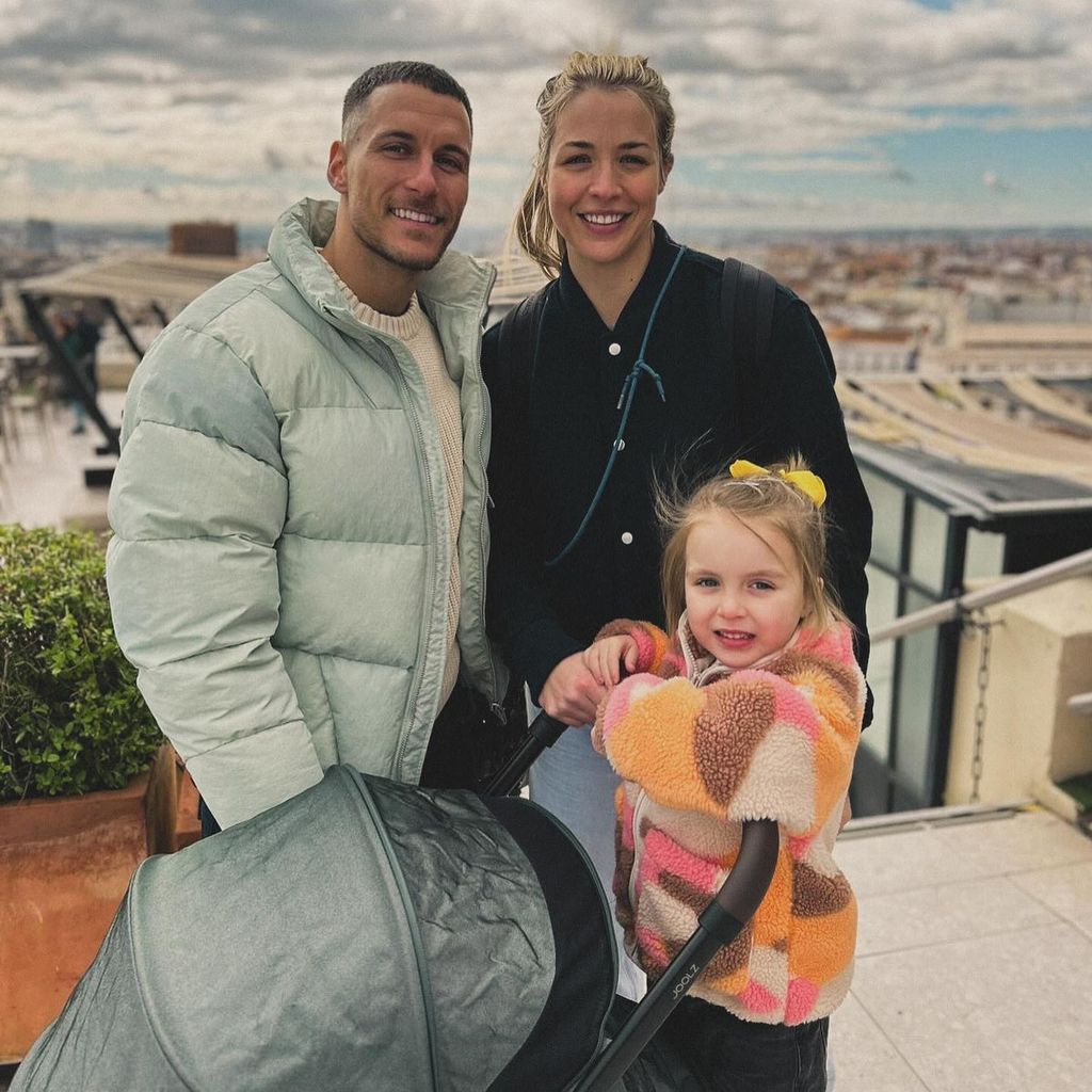 Gorka Márquez und Gemma Atkinson mit ihren Kindern