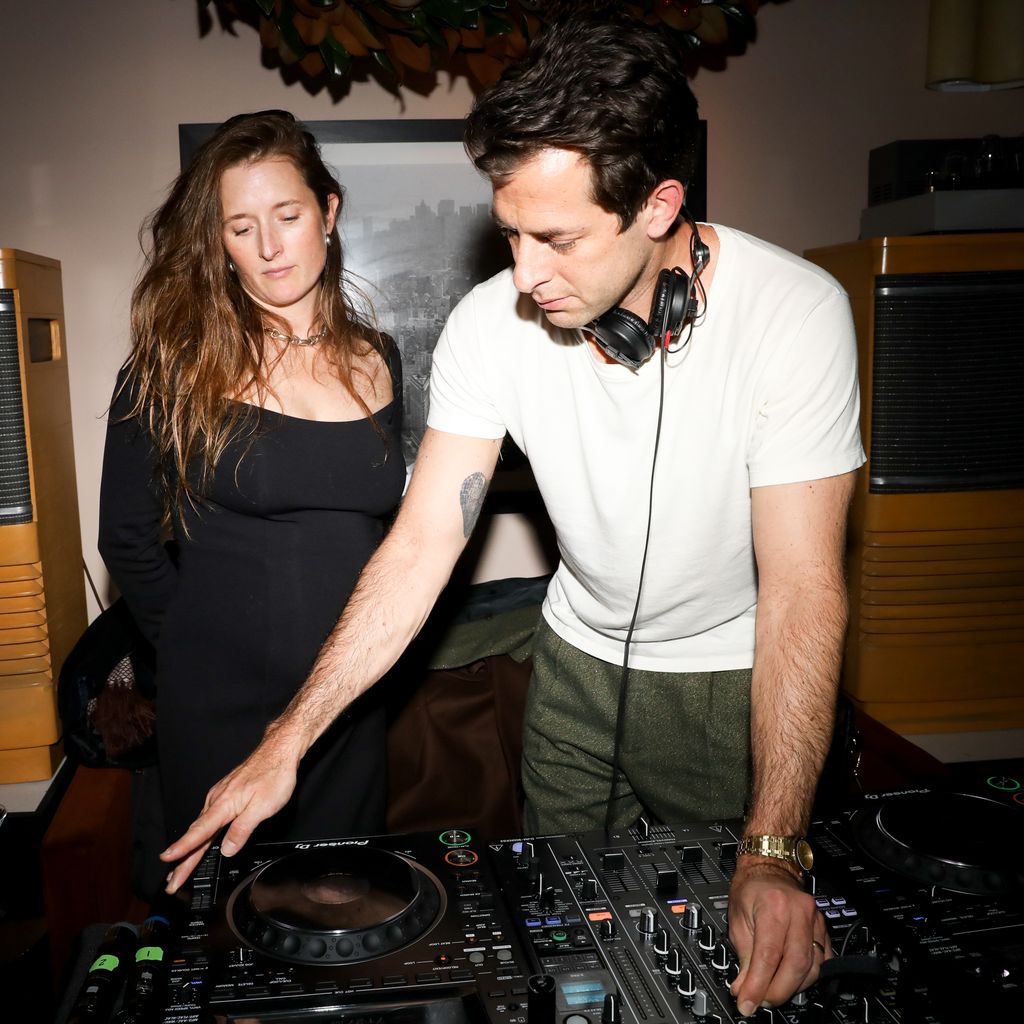 Schauspielerin Grace Gummer und Musikproduzent Mark Ronson
