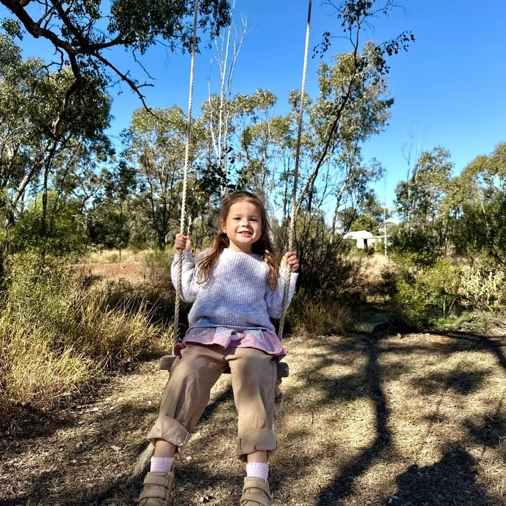 Grace Irwin schaukelt