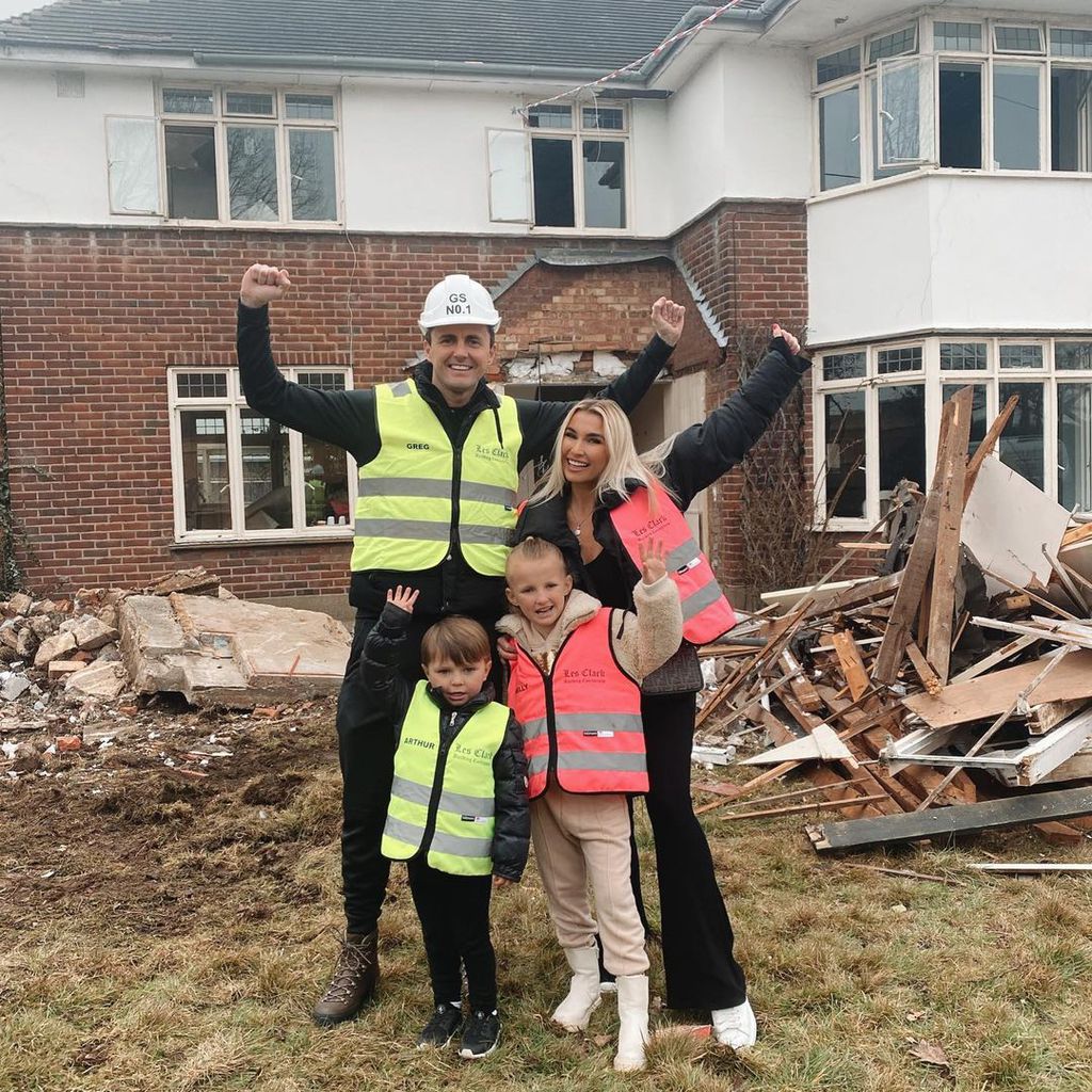 Greg Shepherd und Billie Faiers mit ihren Kindern Arthur und Nelly