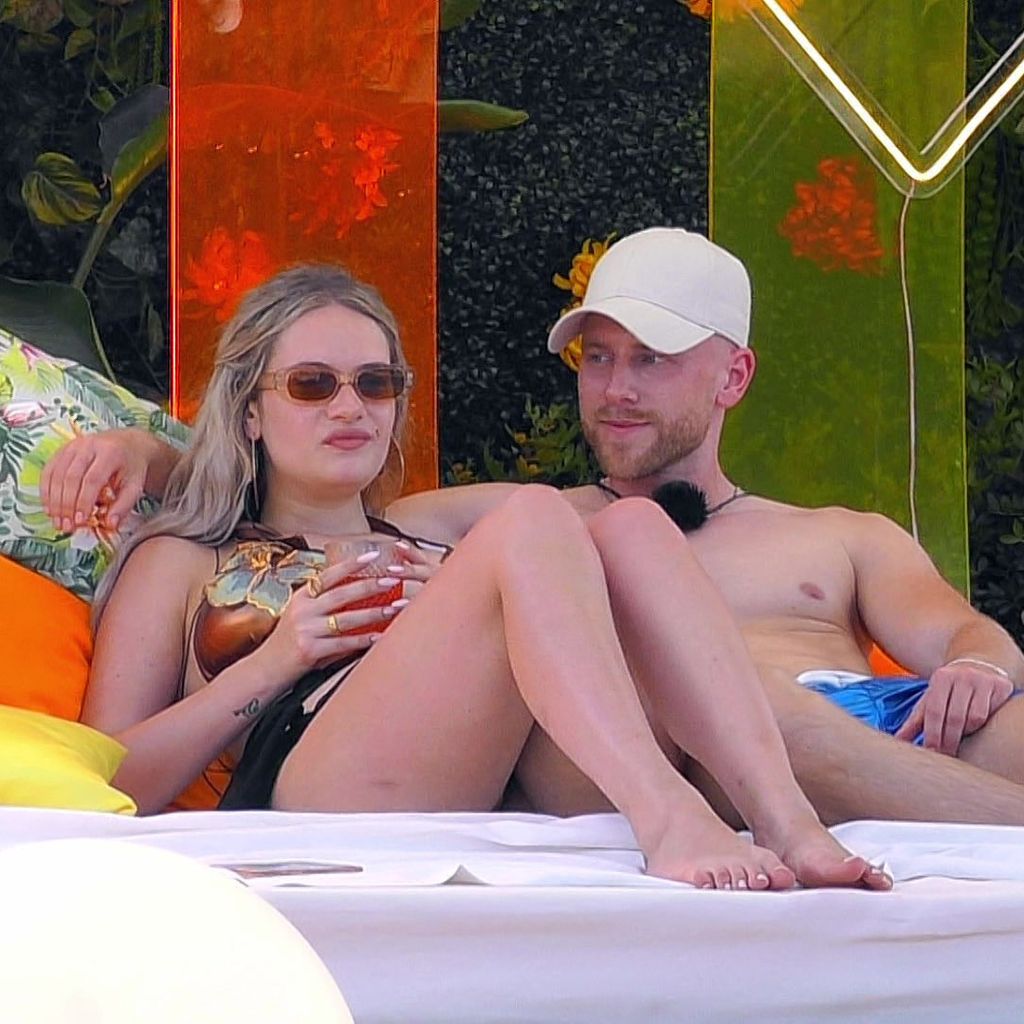 Greta Barthel und Rafael Neugart in "Love Island VIP"