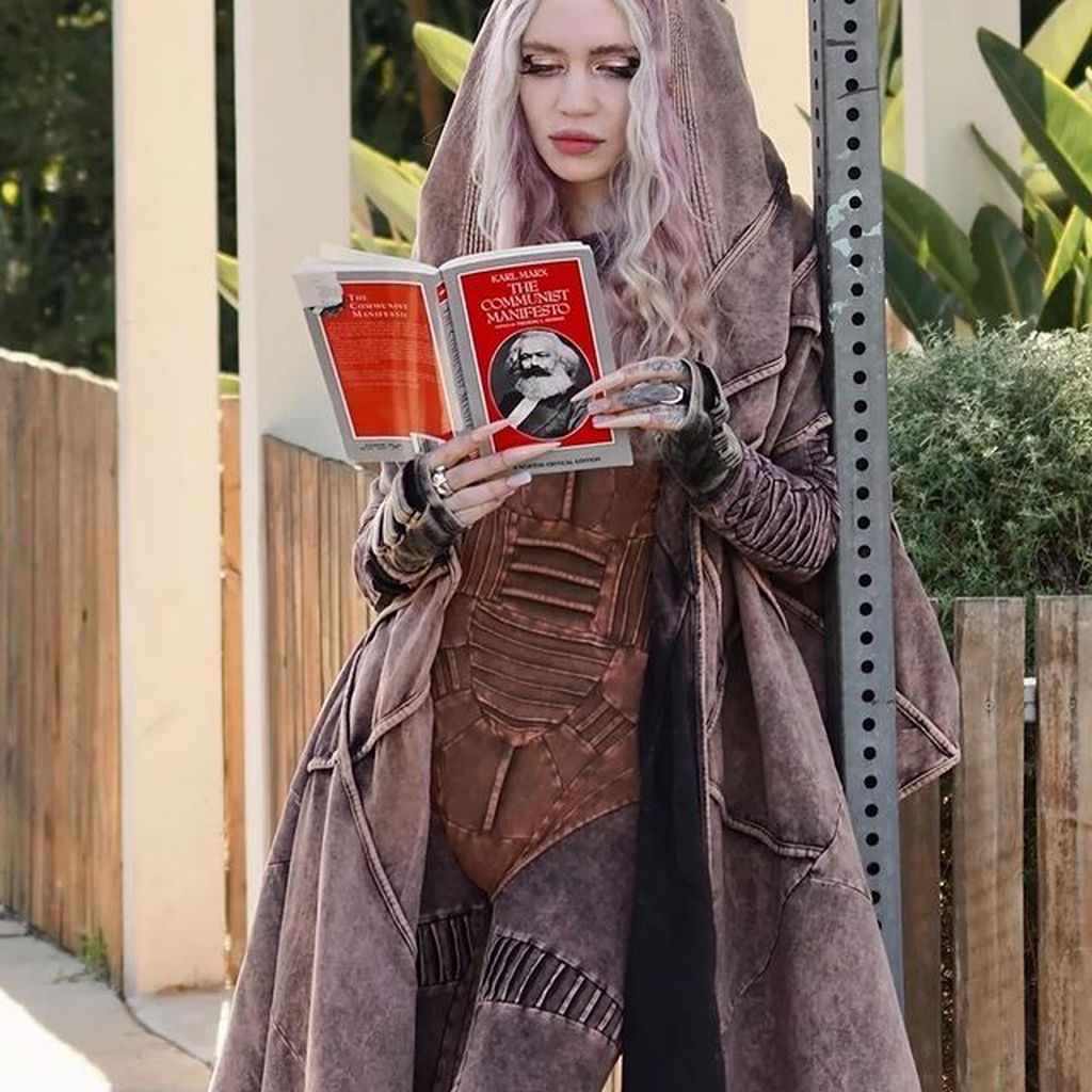 Grimes, Sängerin