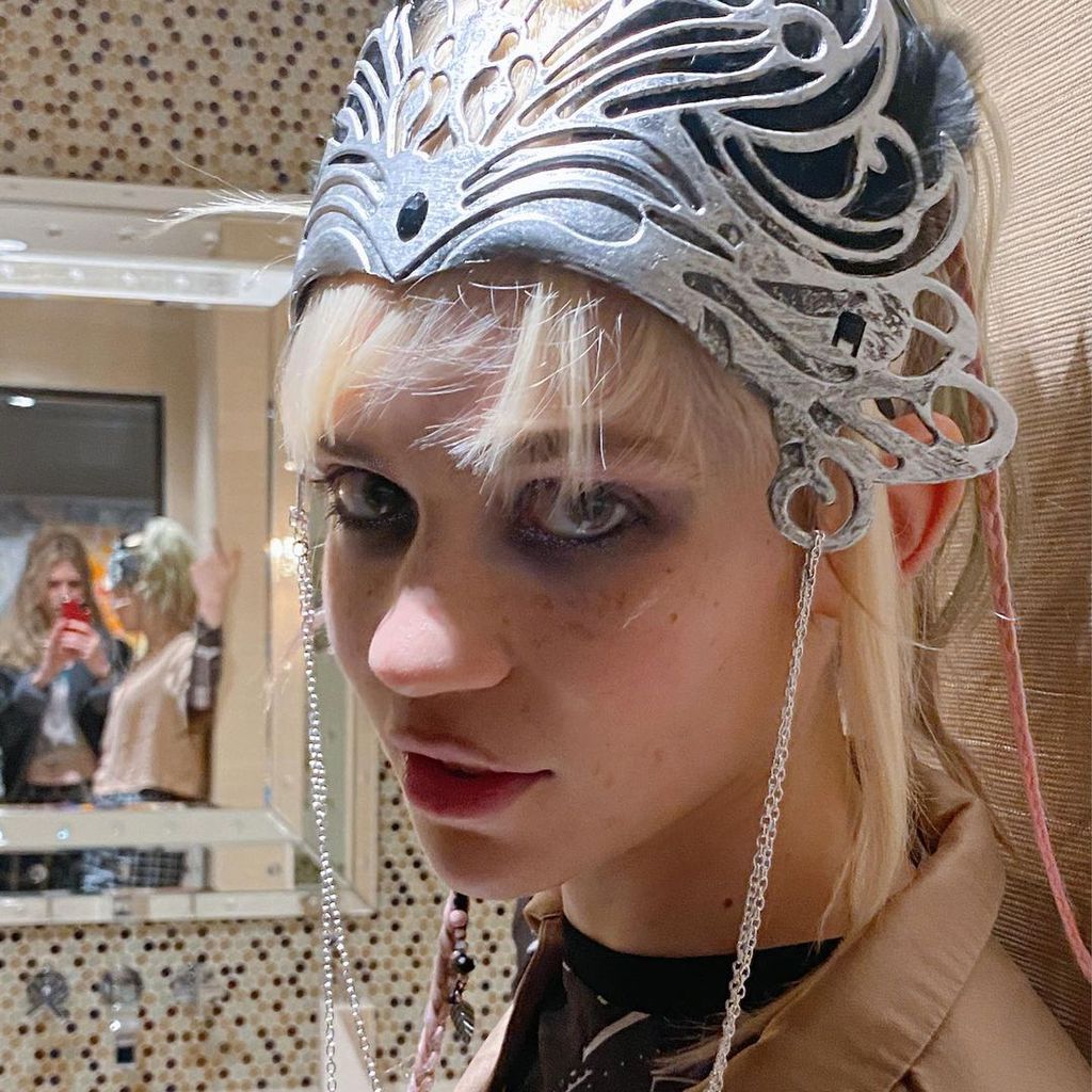 Grimes, Sängerin