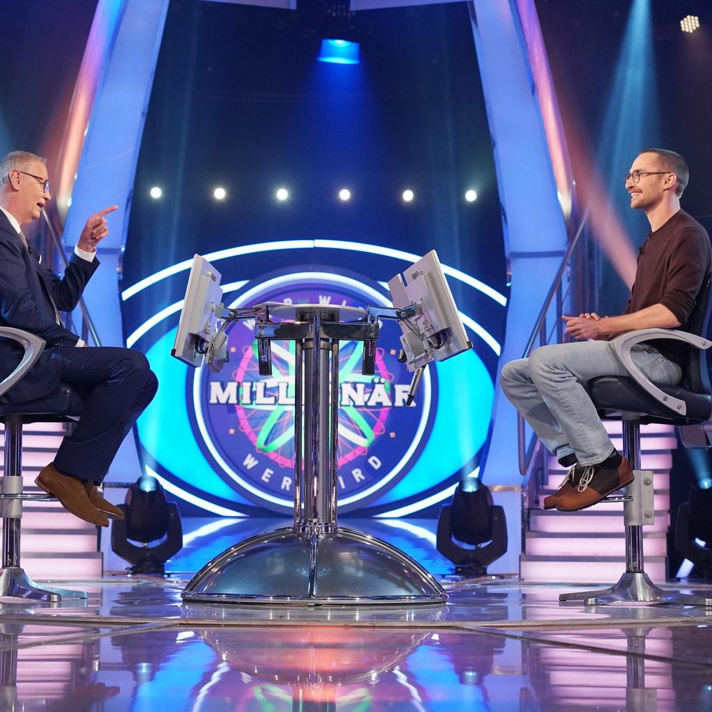 Kandidat Alex Wolf nahm bei "Wer wird Millionär?"-Studio auf Günther Jauchs Stuhl Platz