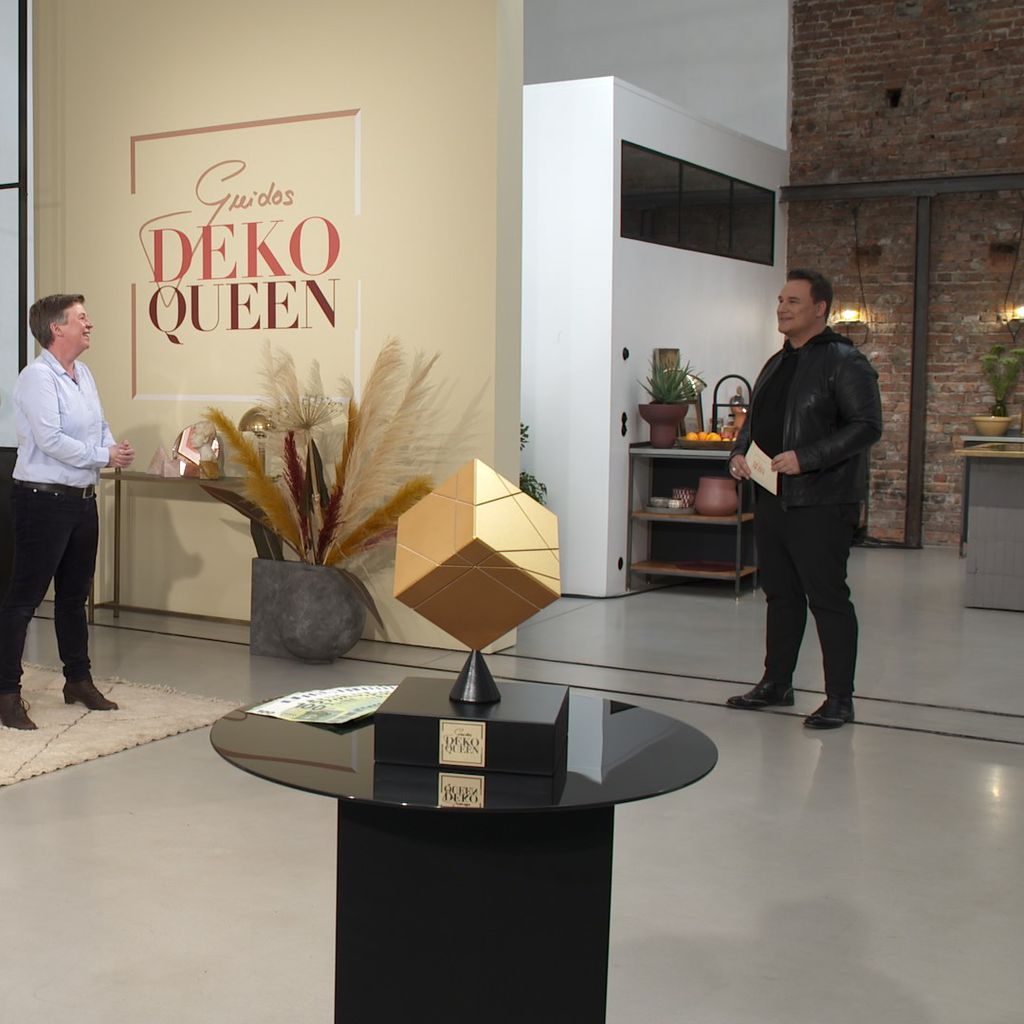 Guido Maria Kretschmer (rechts) in der ersten Folge von "Guidos Deko Queen"