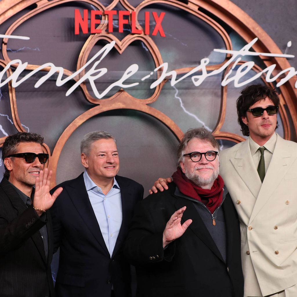 Guillermo del Toro, Oscar Isaac, Ted Sarandos und Jacob Elordi bei der Premiere von "Frankenstein" in Mexiko-Stadt im November 2025