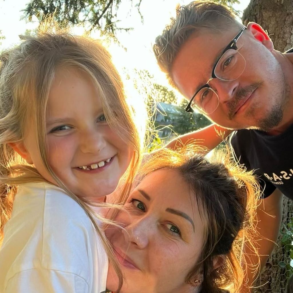 Tokio-Hotel-Schlagzeuger Gustav Schäfer, seine Frau Linda und seine Tochter