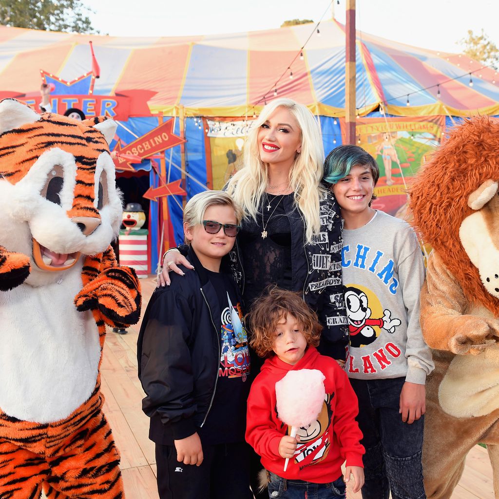 Gwen Stefani und ihre Söhne Zuma, Apollo und Kingston bei der Moschino-Fashionshow