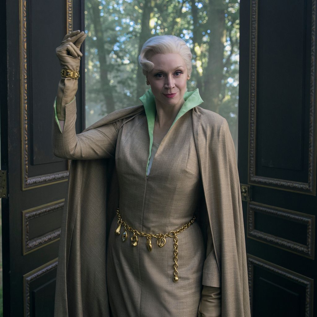 Gwendoline Christie als Principal Weems in "Wednesday", Staffel 2