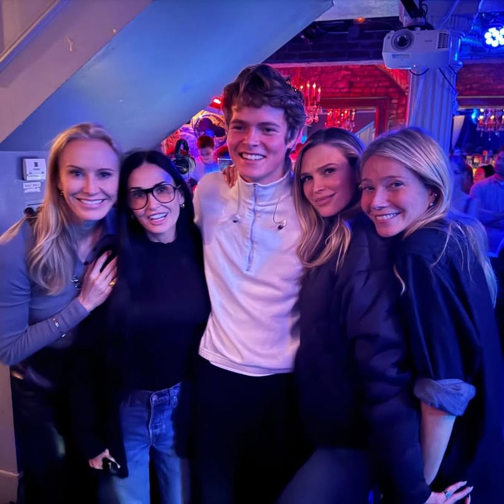 Gwyneth Paltrow mit ihrem Sohn Moses und Freunden in New York City