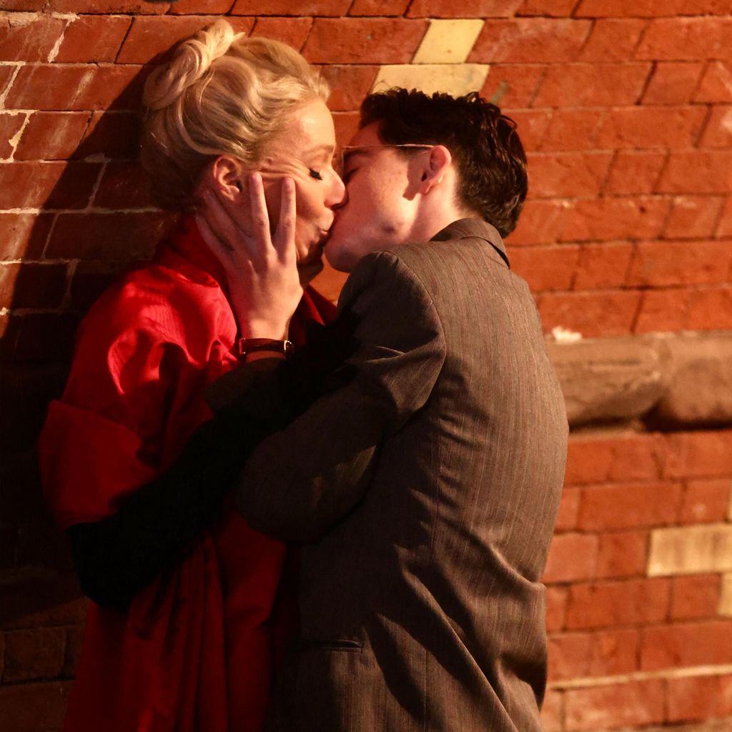 Gwyneth Paltrow und Timothée Chalamet am Set von "Marty Supreme"