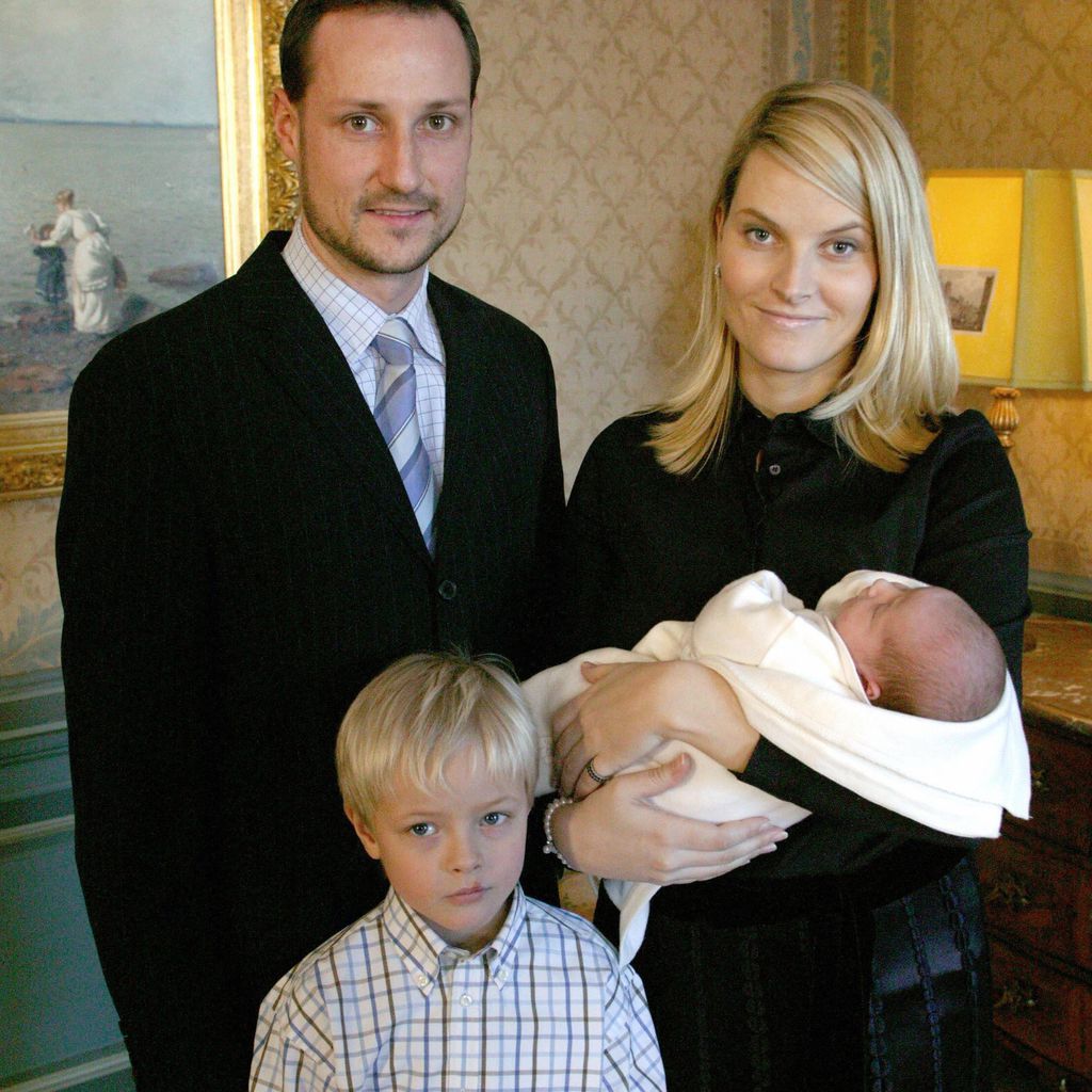 Haakon und Mette-Marit mit Marius und Prinzessin Ingrid Alexandra, 2004