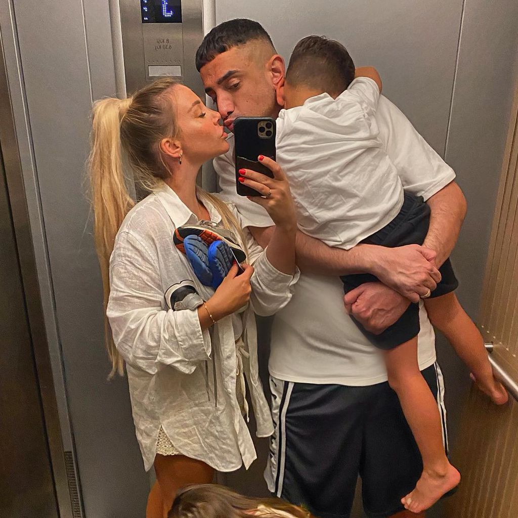 Haftbefehl mit seiner Frau Nina und ihren gemeinsamen Kindern Noah und Aliyah