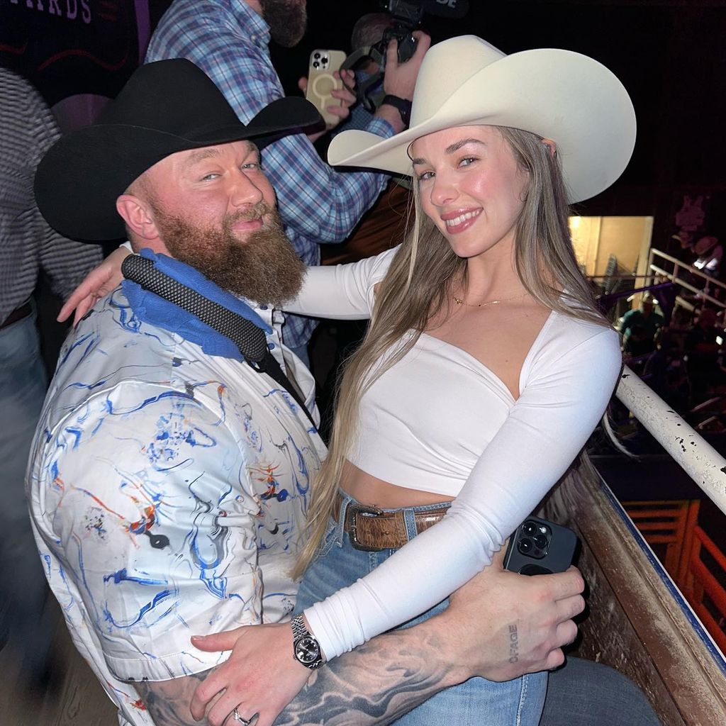 Schauspieler Hafthor Julius Björnsson und seine Frau Kelsey