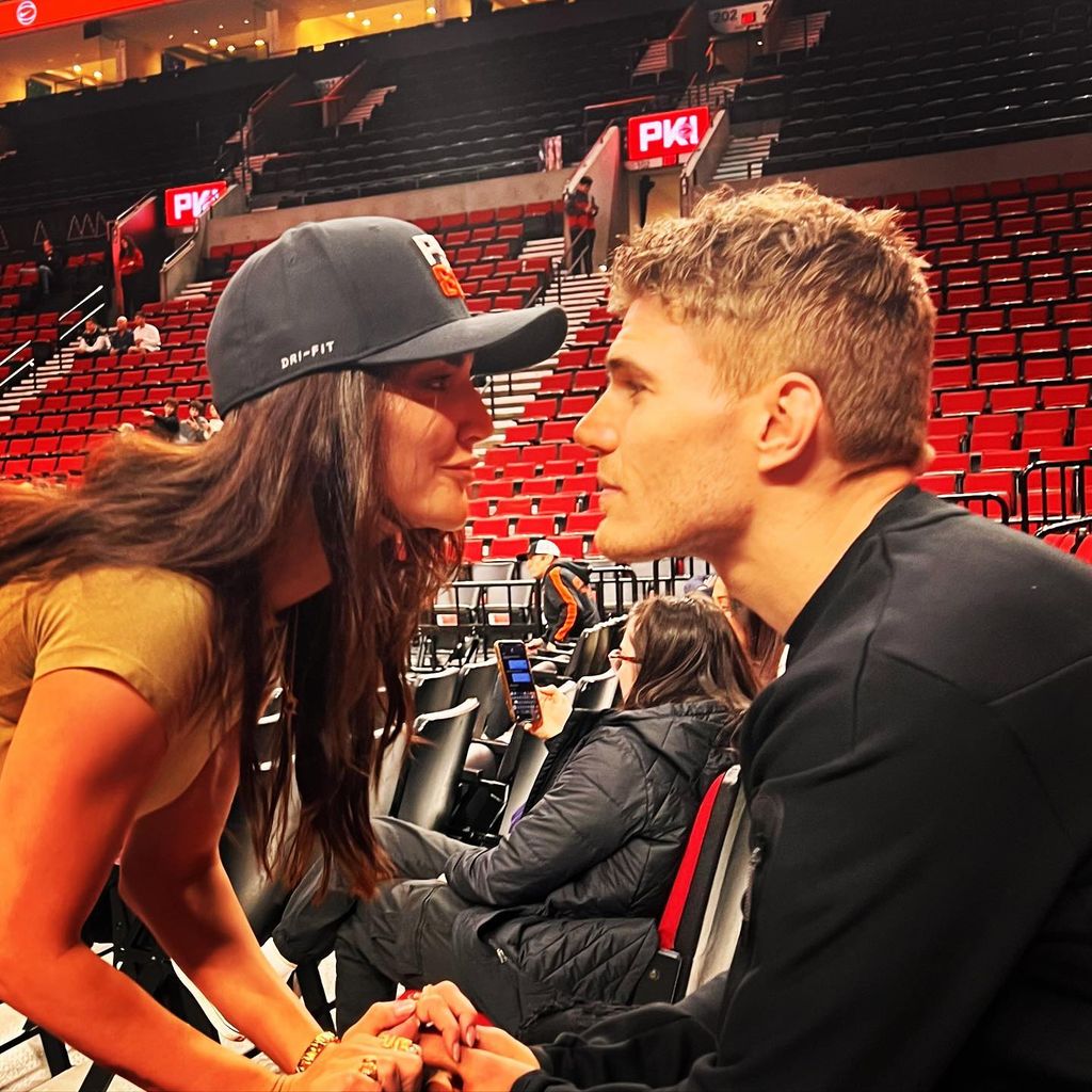 Hailee Lautenbach und Chris Zylka, 2022