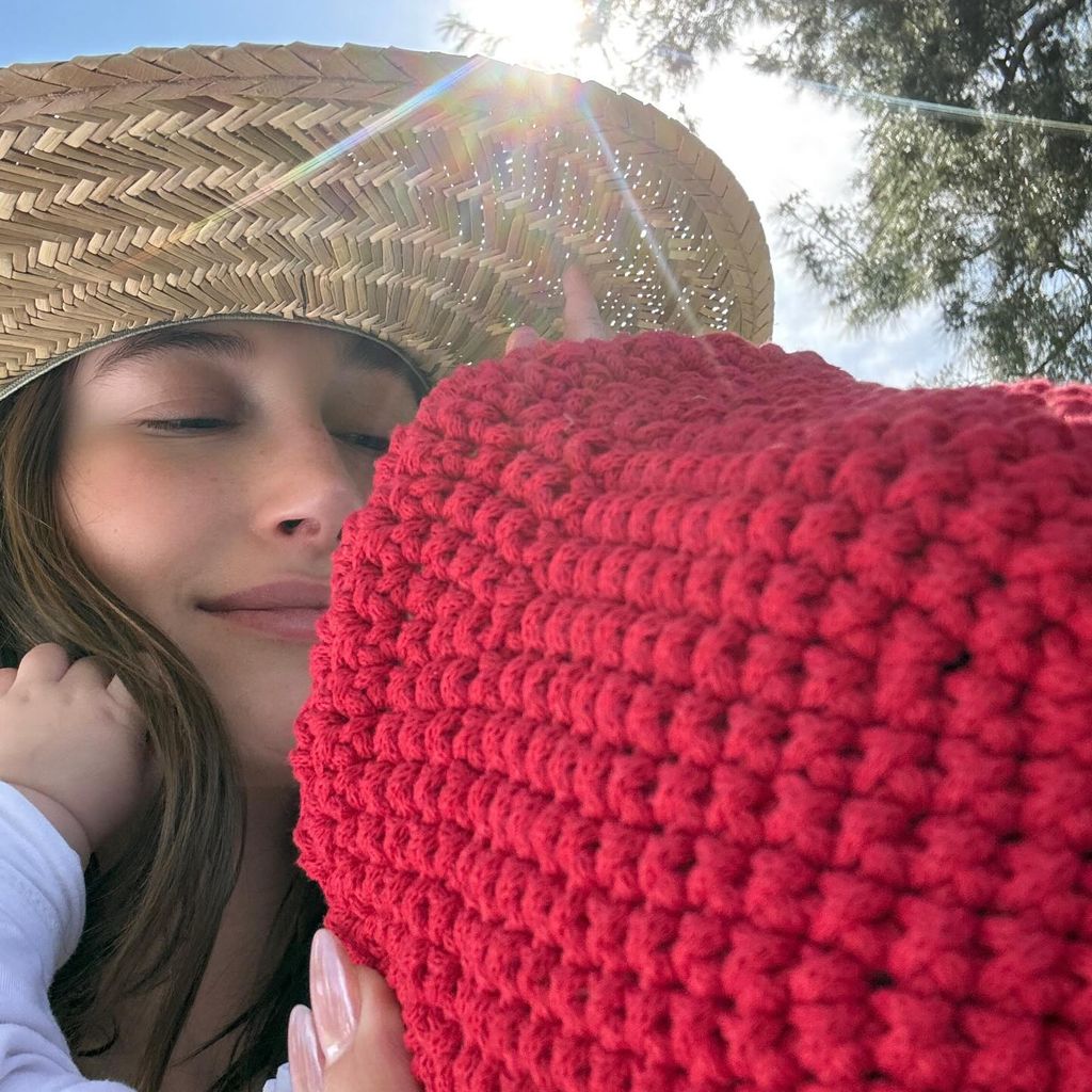 Hailey Bieber und ihr Sohn Jack Blues