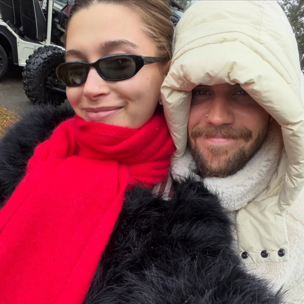 Hailey Bieber und Justin Bieber machen ein Selfie, Dezember 2025