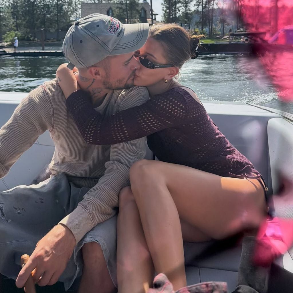 Hailey und Justin Bieber bei einem Bootsausflug