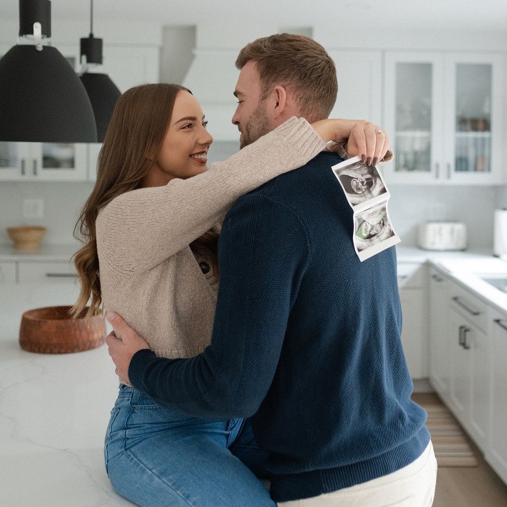 Hailie Jade Scott Mathers und ihr Ehemann Evan im Oktober 2024