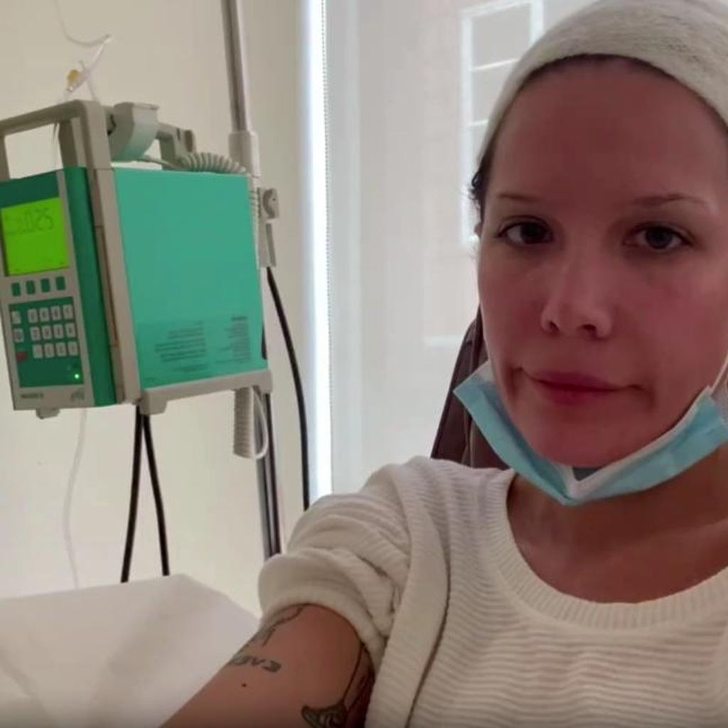 Halsey, Sängerin