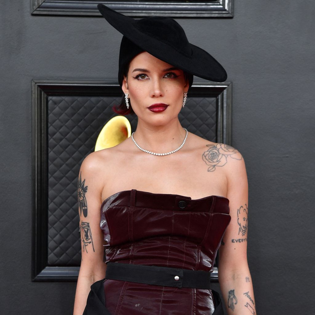 Halsey, Sängerin